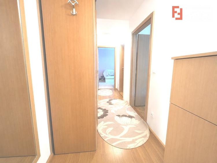 Apartament cu 3 camere semidecomandat, mobilat în Dâmbovița