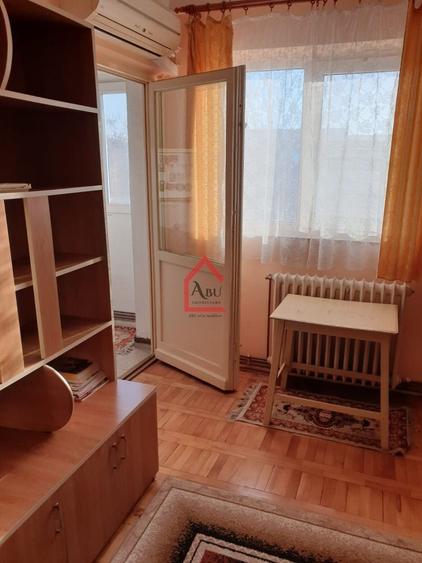 Garsonieră decomandată, mobilată în Gară