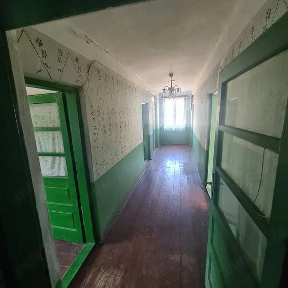 Casă cu 7 camere cu Teren 2424 Mp în Coteana