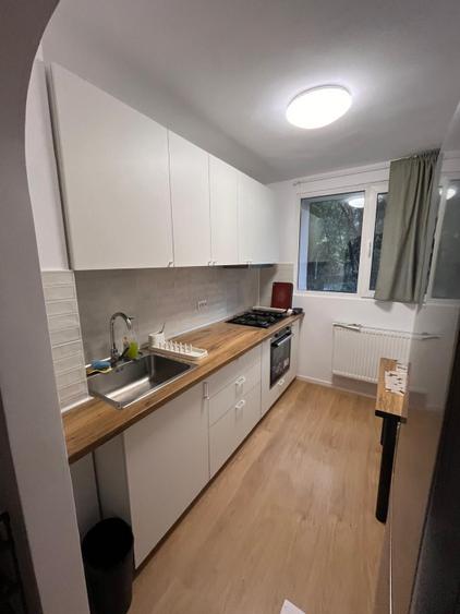 Apartament cu 3 camere semidecomandat în Titan
