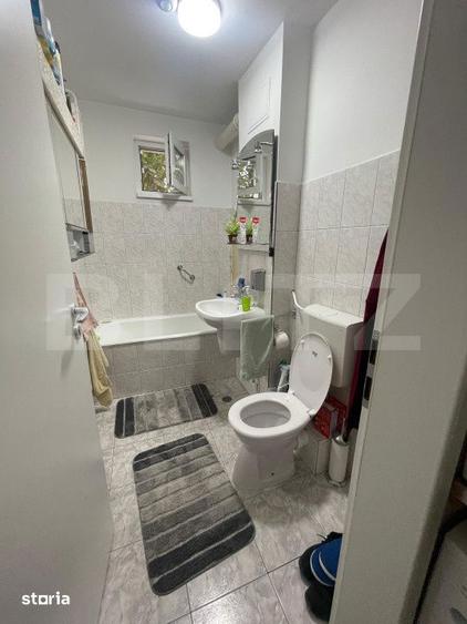 Apartament cu 3 camere semidecomandat în Central