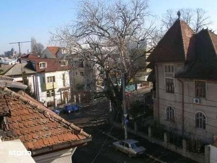Apartament cu 4 camere decomandat în Cotroceni