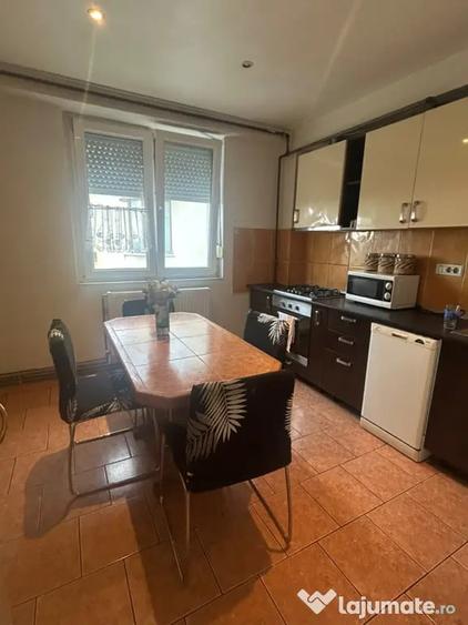 Apartament cu 5 camere decomandat în Ultracentral