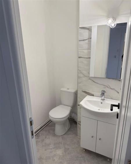 Apartament cu 3 camere decomandat în Tractorul