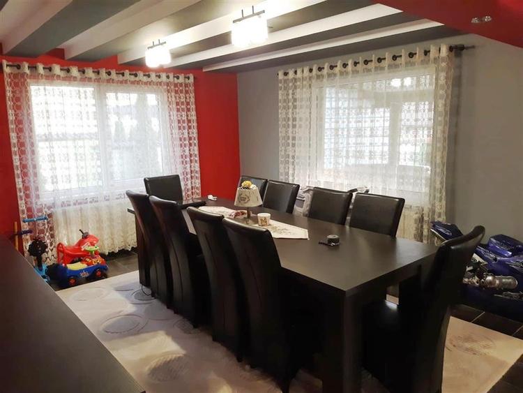 Casă individuală cu 7 camere cu Teren 700 Mp în Sud-Vest