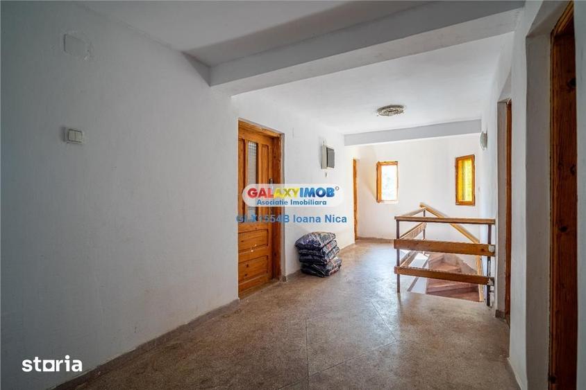 Casă cu 7 camere cu Teren 1000 Mp în Central