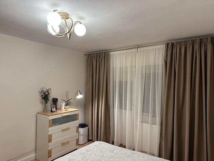 Apartament cu 4 camere decomandat în Central