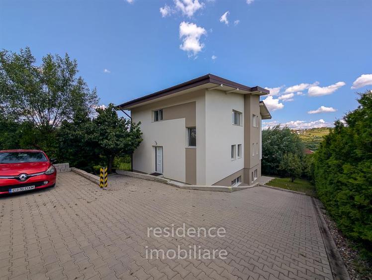 Apartament cu 4 camere semidecomandat, mobilat în Borhanci
