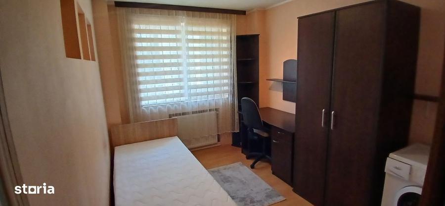Apartament cu 3 camere decomandat în Central