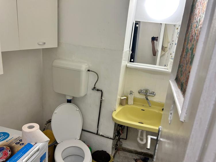 Apartament cu 3 camere semidecomandat în Basarab