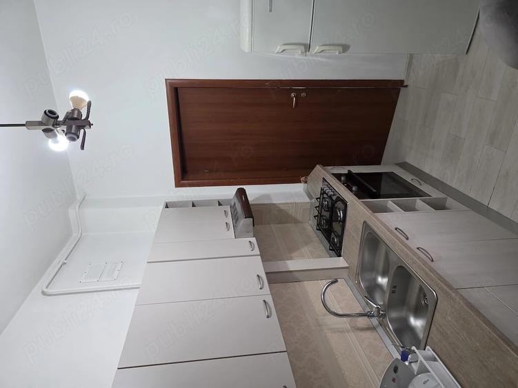 Apartament cu 3 camere semidecomandat în Central