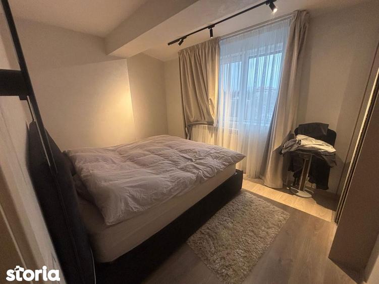 Apartament cu 3 camere semidecomandat, mobilat în Central