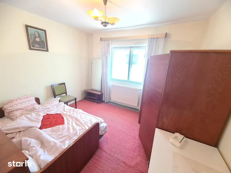 Apartament cu 3 camere decomandat în Central