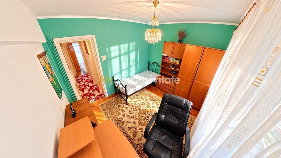 Apartament cu 3 camere semidecomandat, mobilat în Micro 16