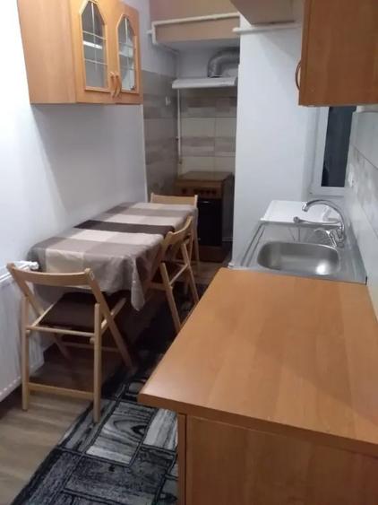 Garsonieră decomandată în Central