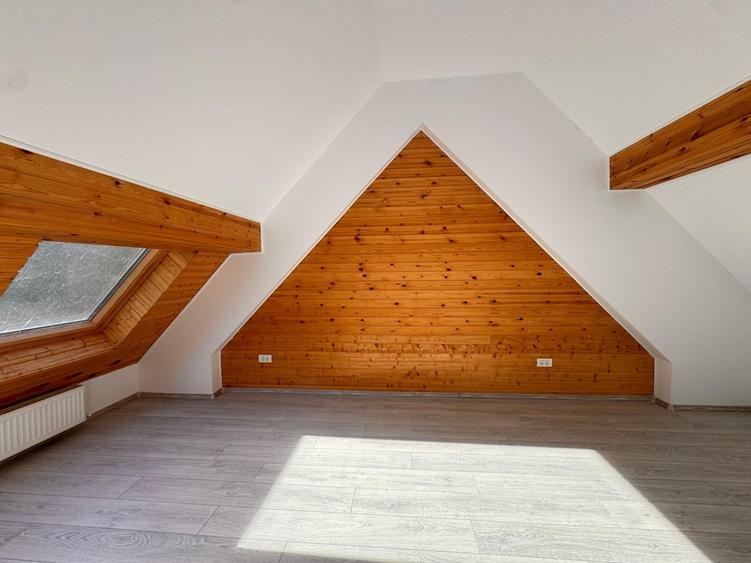 Penthouse cu 5 camere decomandat în Furnica