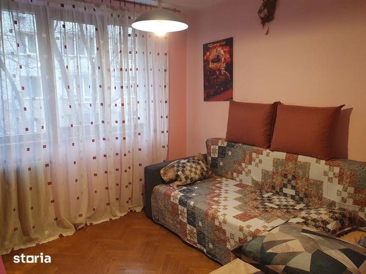 Apartament cu 4 camere decomandat în Drumul Taberei