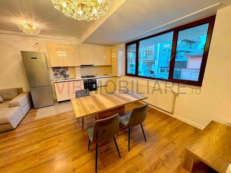 Apartament cu 3 camere semidecomandat în Crângași