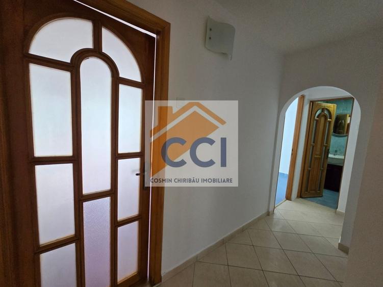 Apartament cu 4 camere decomandat în Central