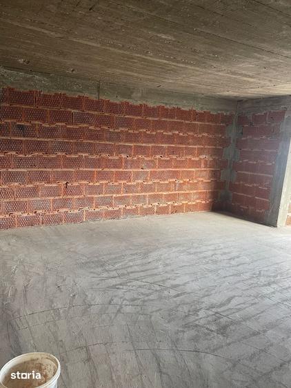 Casă cu 4 camere cu Teren 750 Mp în Nanov