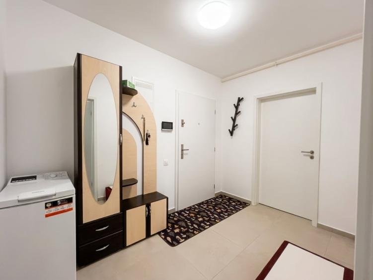 Apartament cu 2 camere decomandat, mobilat în Tractorul