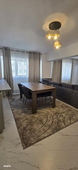 Apartament cu 3 camere în Apărătorii Patriei
