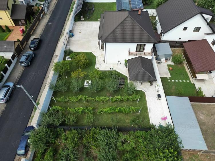Casă cu 6 camere cu Teren 1000 Mp în Cazasu