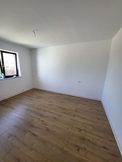 Casă cu 4 camere în Exterior Vest