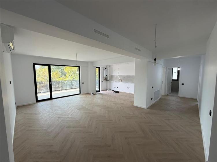 Apartament cu 3 camere decomandat în Ultracentral
