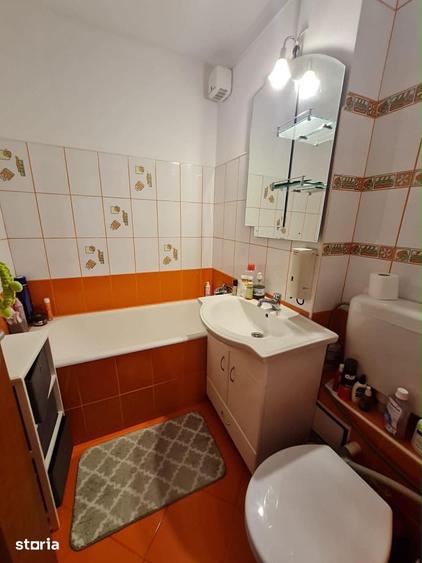 Apartament cu 3 camere semidecomandat în Astra