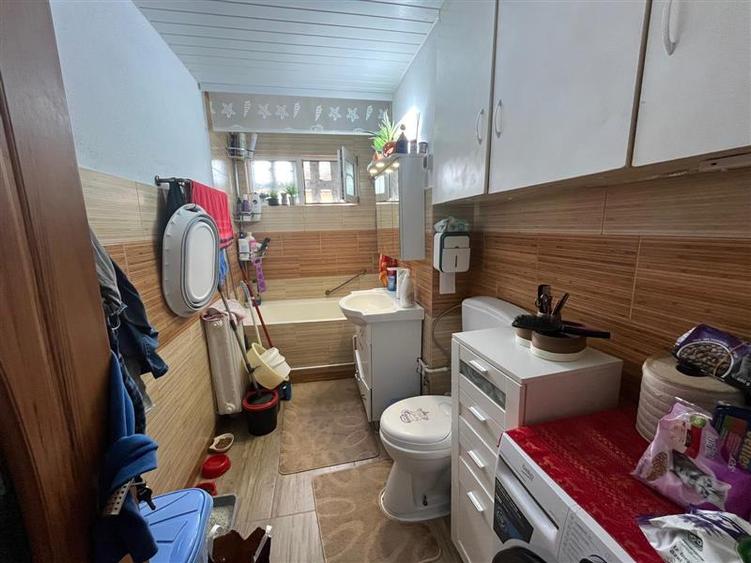 Apartament cu 3 camere decomandat, mobilat în Vest