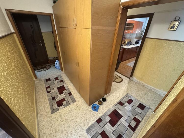 Apartament cu 4 camere decomandat, mobilat în Tomis III