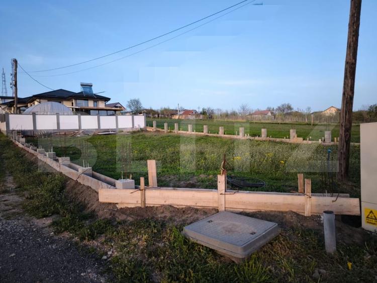Casă individuală cu 4 camere cu Canalizare în Șimnicu de Jos