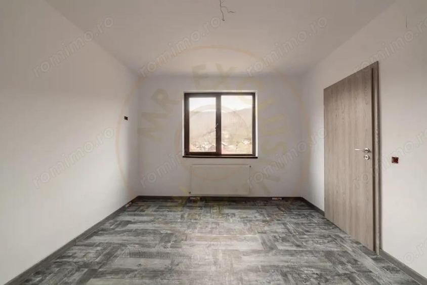 Casă cu Teren 663 Mp în Izvorani