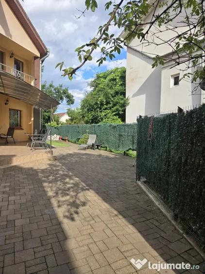 Casă cu 5 camere în Central