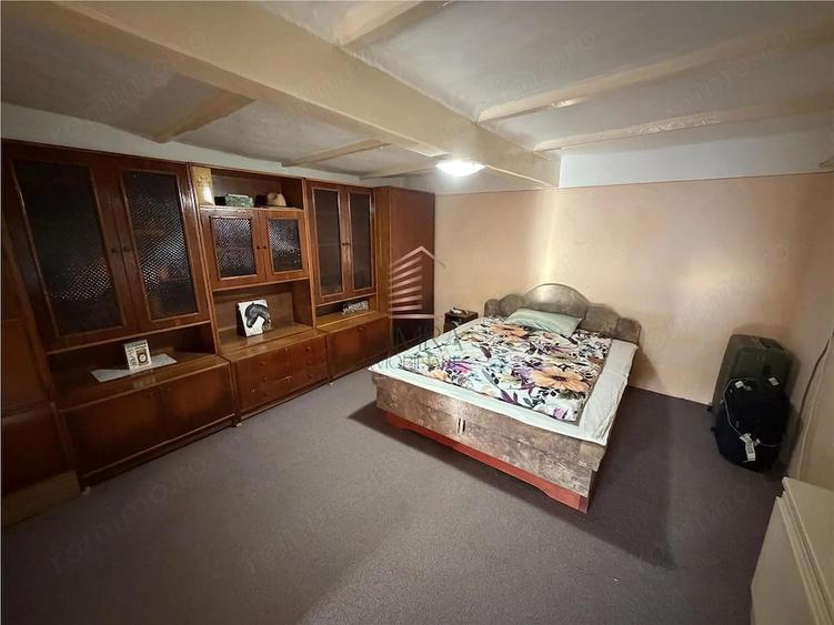 Casă cu Teren 4600 Mp în Periferie