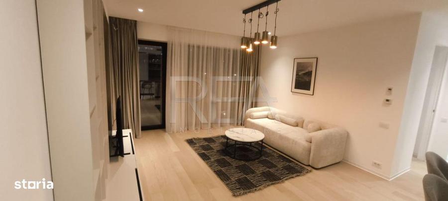Apartament cu 3 camere semidecomandat, mobilat în Tei