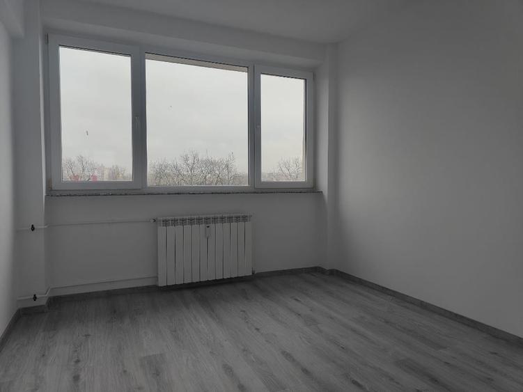 Apartament cu 3 camere semidecomandat în Titan
