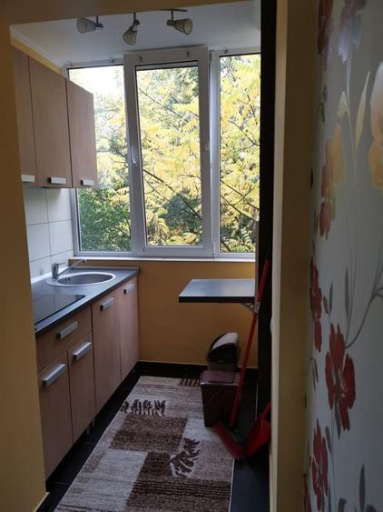 Garsonieră decomandată în Central
