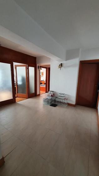 Apartament cu 4 camere decomandat în Central