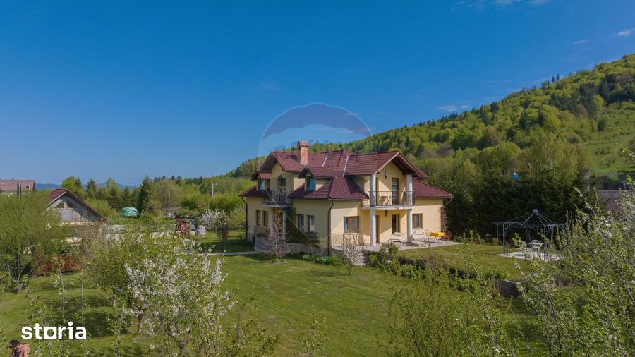 Casă cu Teren 2789 Mp în Râșnov