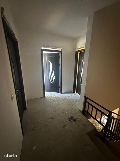 Casă cu 5 camere cu Teren 200 Mp în Lumina