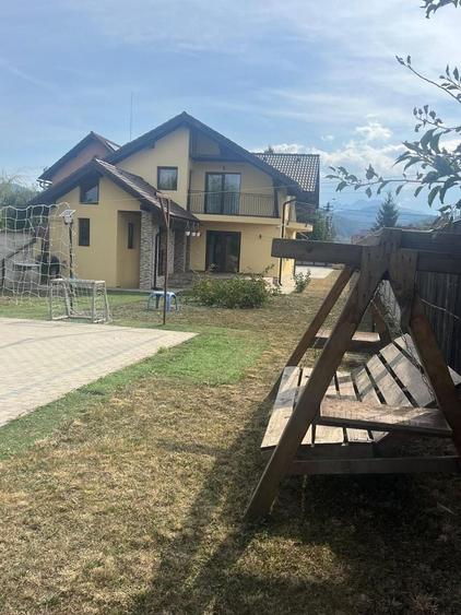 Casă cu 4 camere cu Teren 1000 Mp în Central