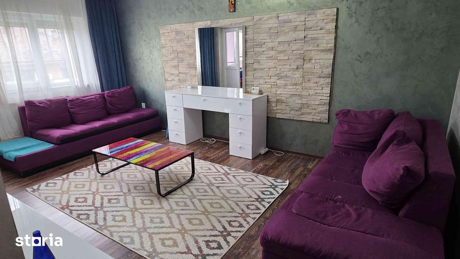 Apartament cu 3 camere decomandat în Exterior Vest
