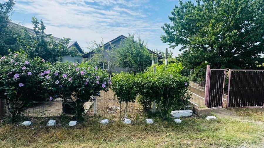 Casă individuală cu 3 camere cu Teren 500 Mp în Fetești-Gară