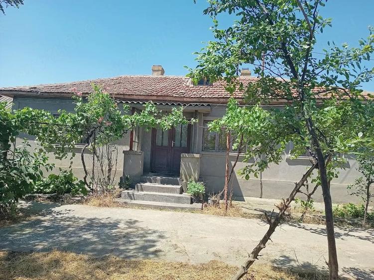 Casă cu 3 camere cu Teren 3500 Mp în Baia