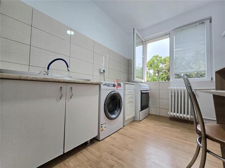 Apartament cu 2 camere decomandat în Tei