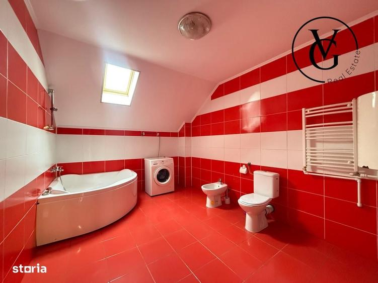 Casă cu 4 camere decomandat în Central