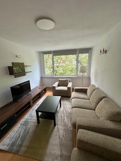 Apartament cu 3 camere semidecomandat, mobilat în Arcul de Triumf
