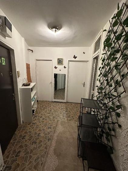 Apartament cu 2 camere decomandat în Tractorul